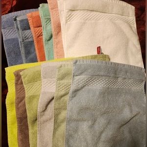 100 % handmade exfoliating wash clothes. 4 for 25 dollars multiple colors.